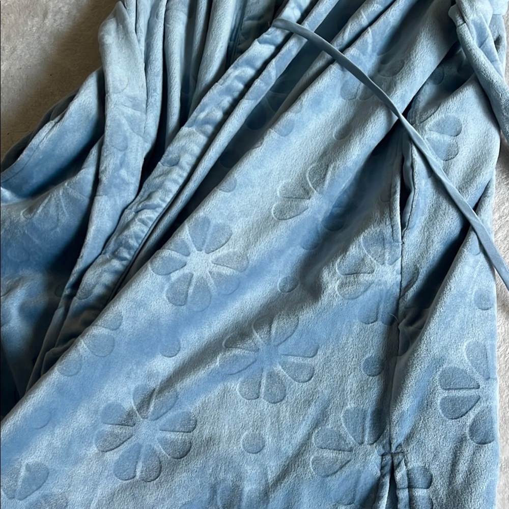 Blue Floral Robe - Picture 2 of 5